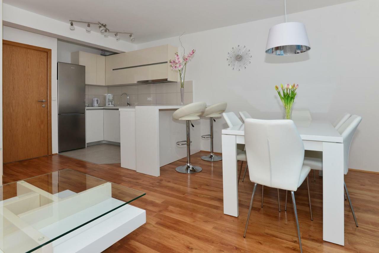 Apartman Dominik Makarska Exteriör bild